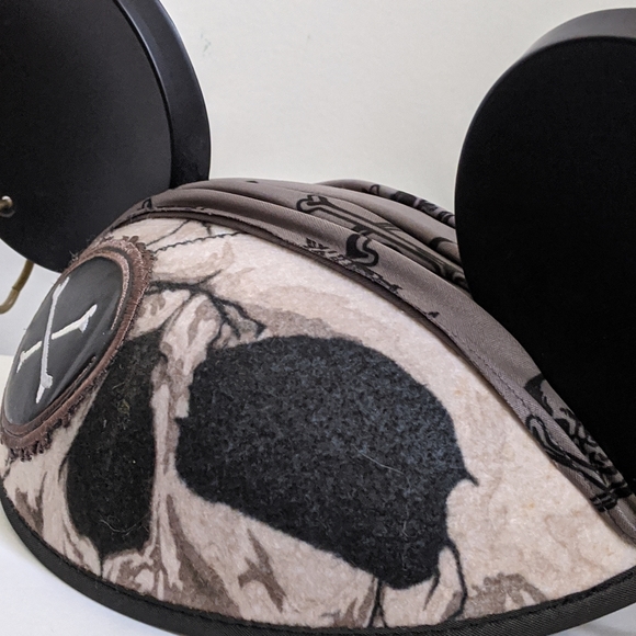 Disney World Pirates of the Caribbean Skull Skeleton Mickey Mouse Ears Hat WDW - Picture 2 of 7